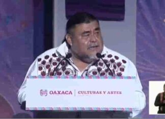 Abuchean a Flavio Sosa en el inicio de las fiestas de la Guelaguetza 2026