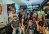 Entre cerveza, mezcal y grabados: el arte urbano encuentra refugio en el bar ‘Sabor a Mi’