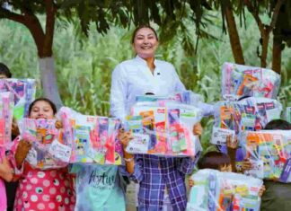 Daniela Taurino se acerca a las familias y lleva apoyos escolares ante el regreso a clases