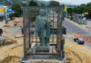 TRAGEDIA EN VIGUERA: OBREREO PIERDE LA VIDA DURANTE RETIRO DE MONUMENTO A JUÁREZ